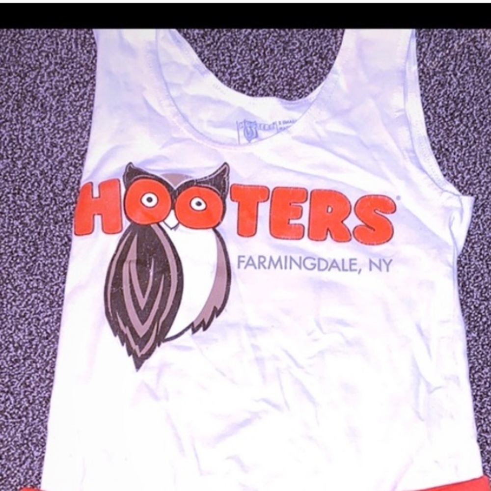 Hooters shirt